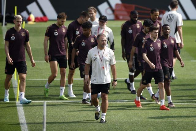 mk体育官网-定位球再成训练重点，克雷尔因何成为弗利克爱将？