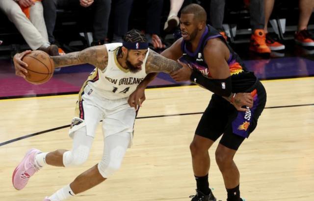 mk体育官网-两战下来毫无优势可言 布克受伤令太阳危机四伏