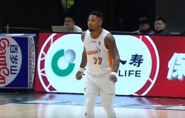 mk体育官网-超级得分手！皮特森半场15分钟 9中5&amp;罚球7中7砍下20分4板3助